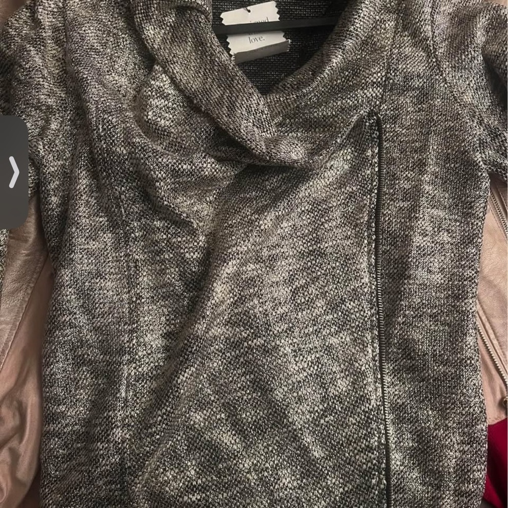 Asymmetrical jacket - Picture 2 of 4